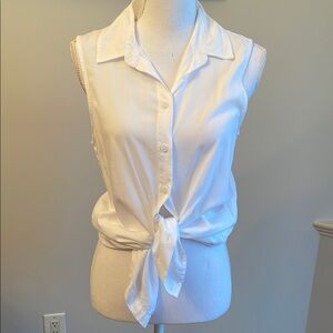 beachlunchlounge White Sleeveless Button-Down Shirt